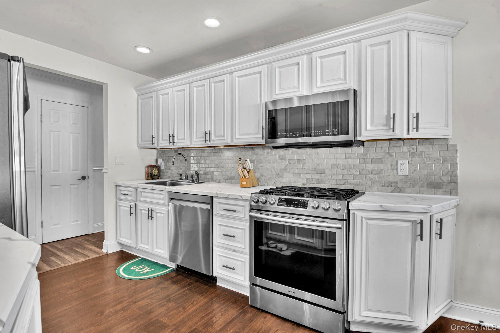 Single Family Redwood Nassau County, NY 11762, MLS-941551-7