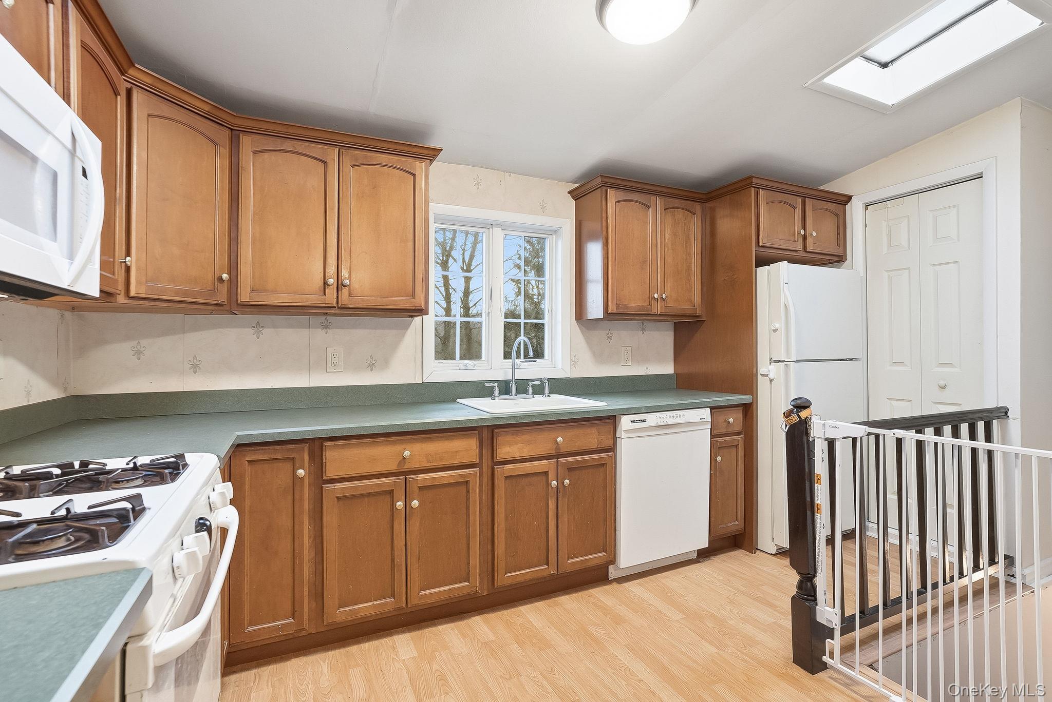 Single Family Massachusetts  Rockland County, NY 10920, MLS-941560-9