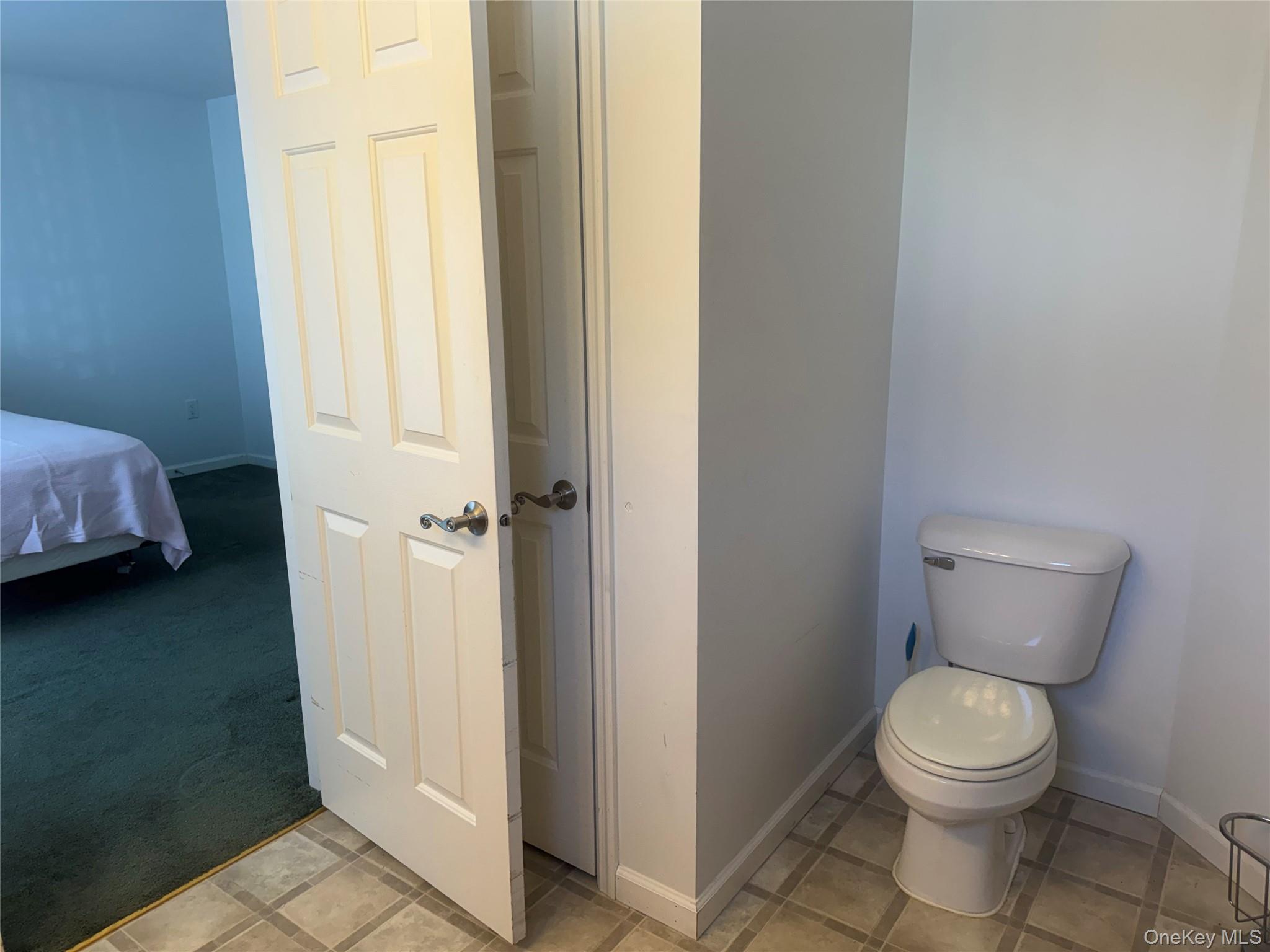 Single Family Middle  Suffolk County, NY 11933, MLS-941578-13