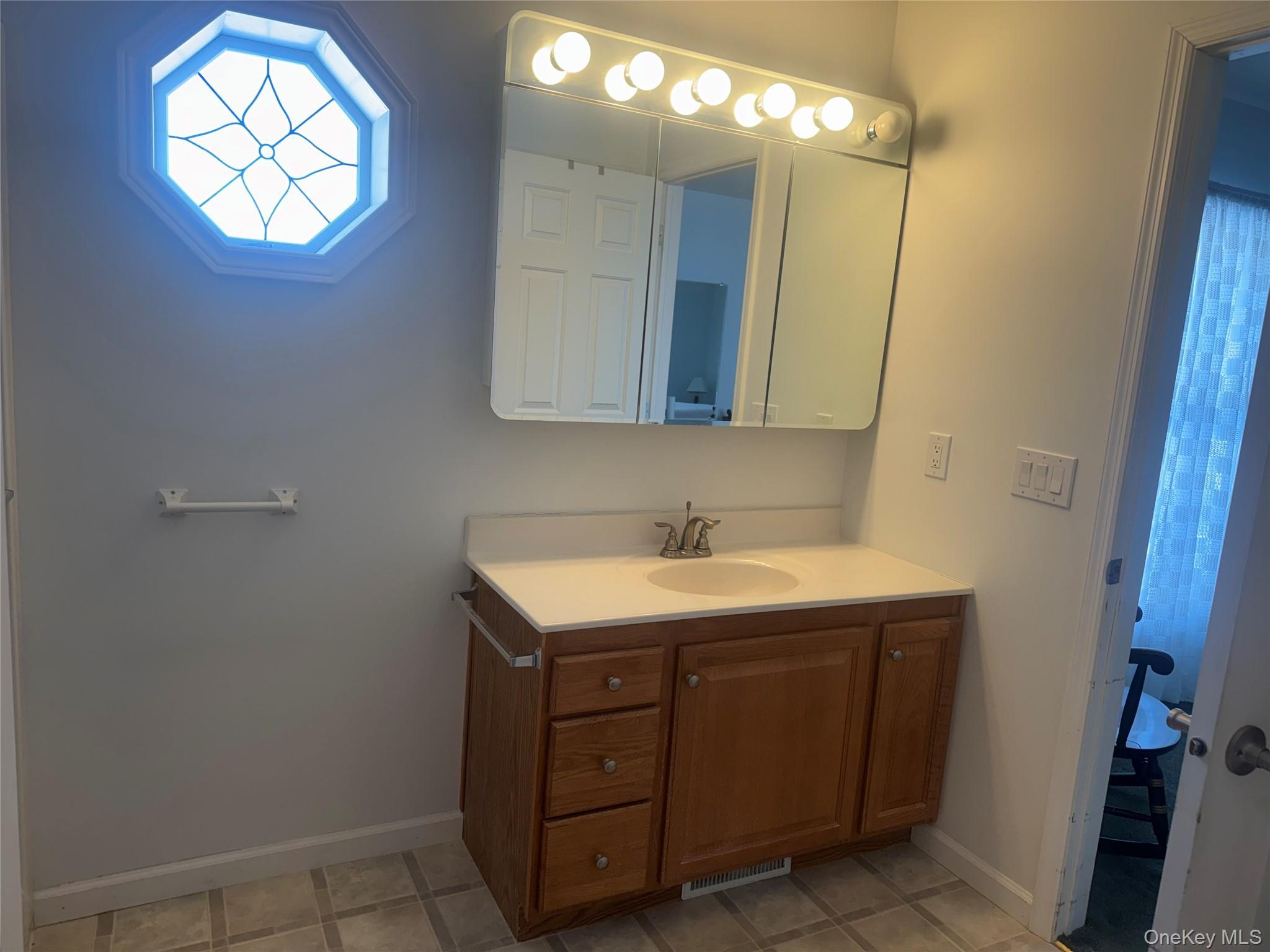 Single Family Middle  Suffolk County, NY 11933, MLS-941578-14