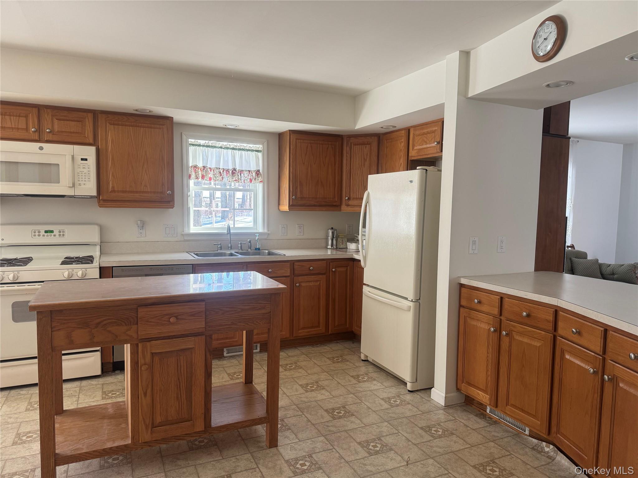 Single Family Middle  Suffolk County, NY 11933, MLS-941578-8