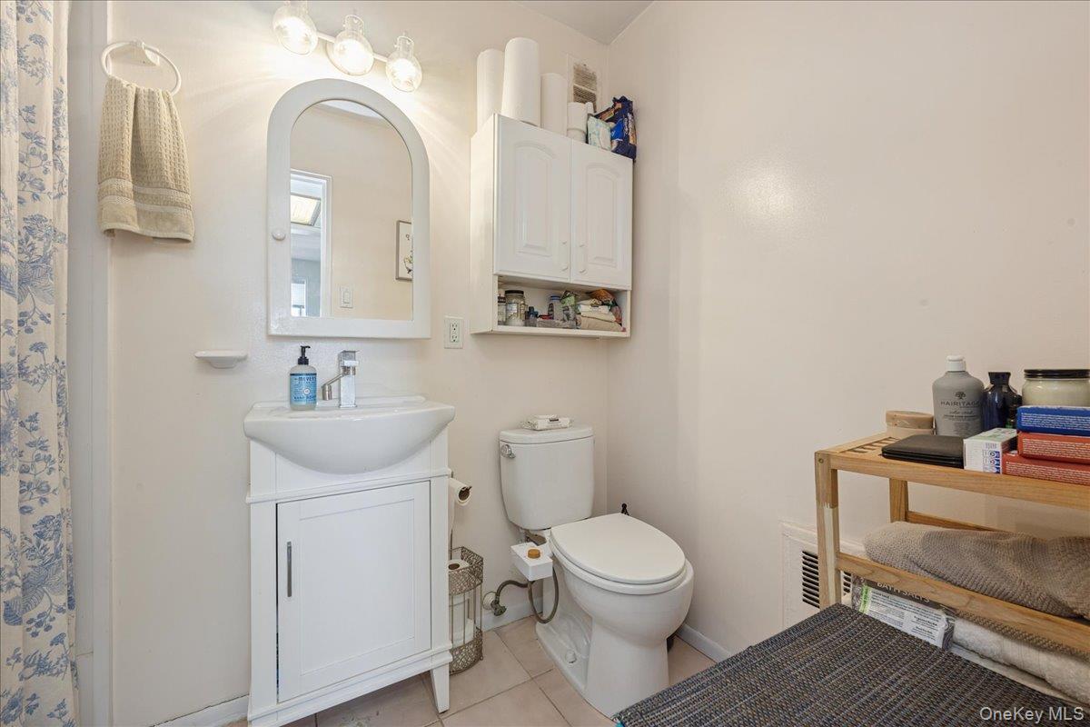 Coop Broadway  Nassau County, NY 11561, MLS-941593-18