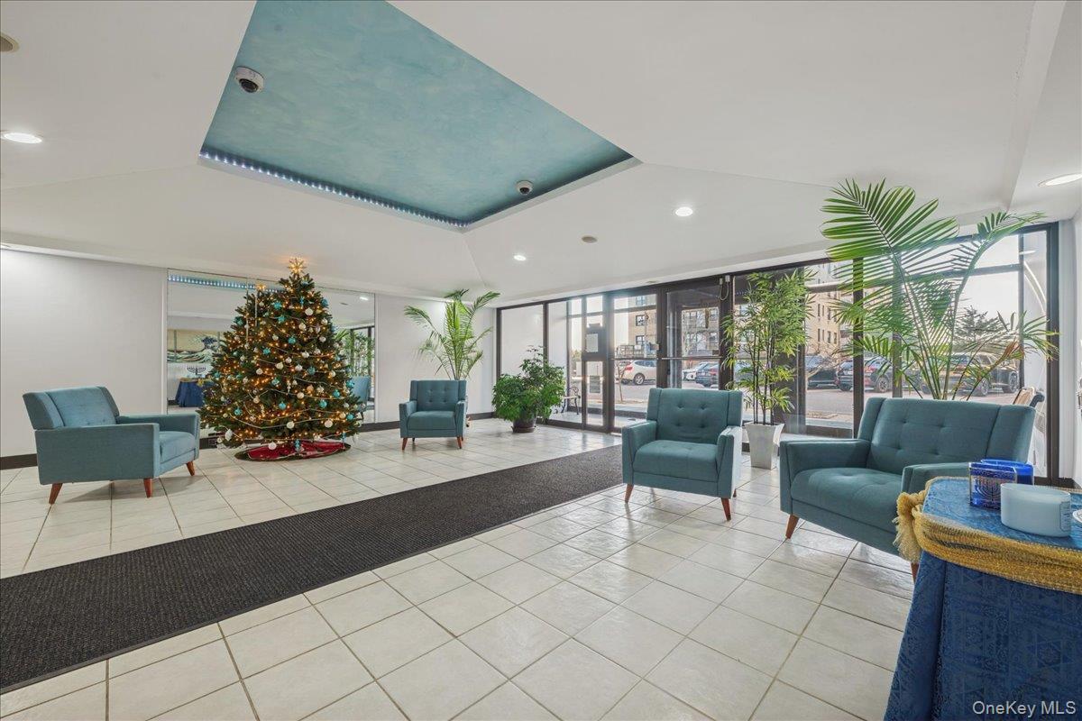 Coop Broadway  Nassau County, NY 11561, MLS-941593-3