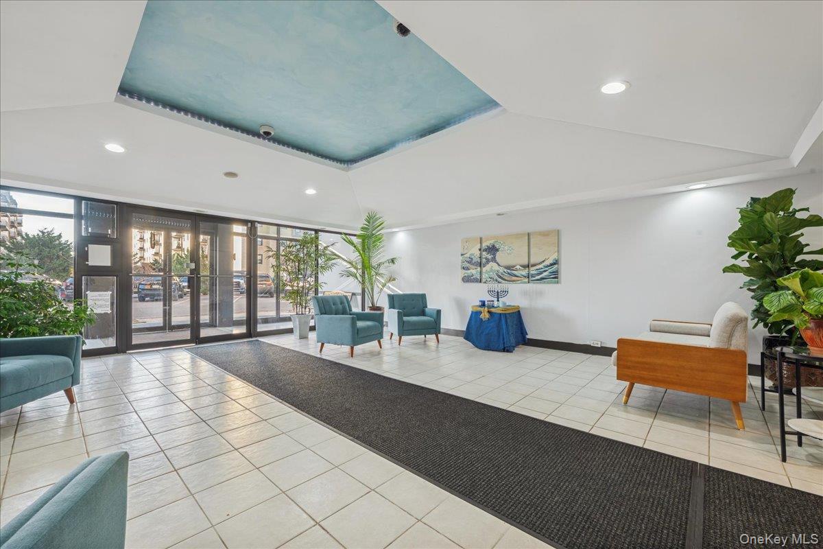 Coop Broadway  Nassau County, NY 11561, MLS-941593-4