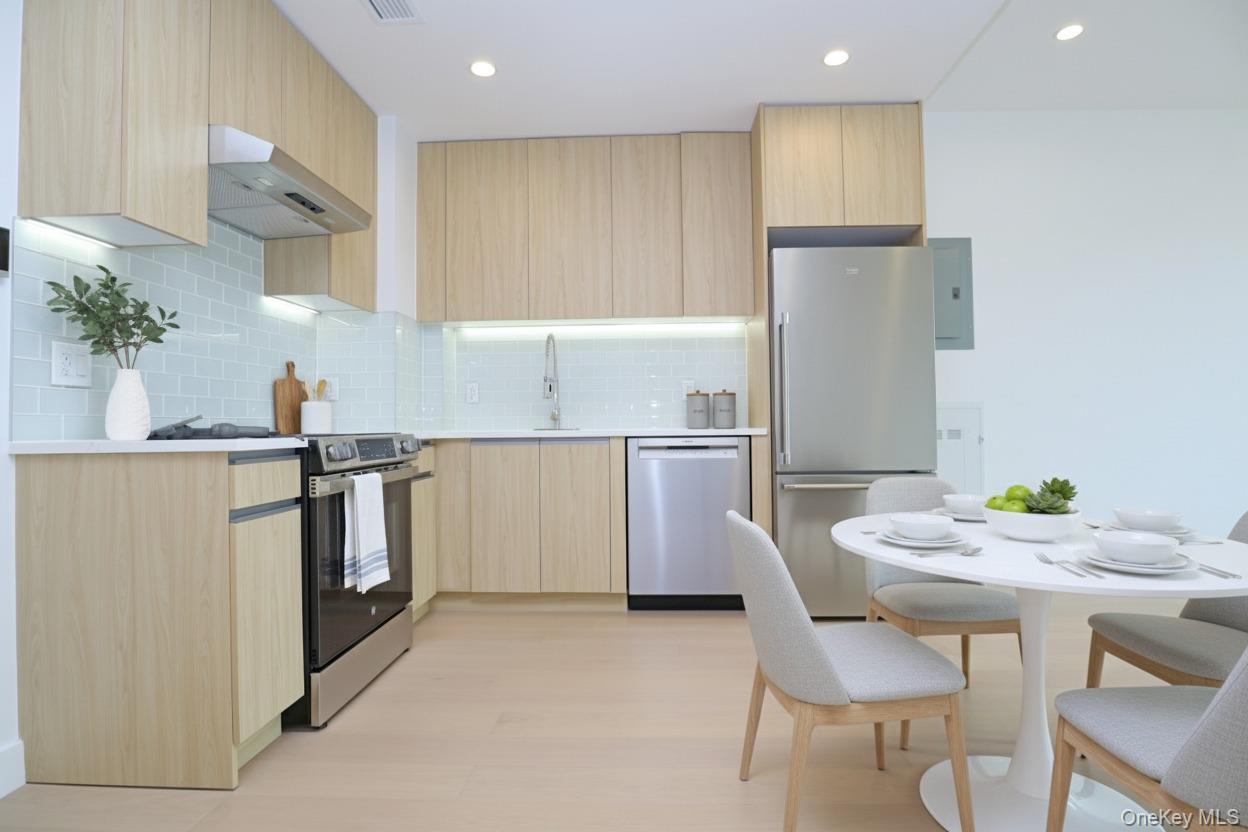 Condo Northern  Queens, NY 11354, MLS-941624-5