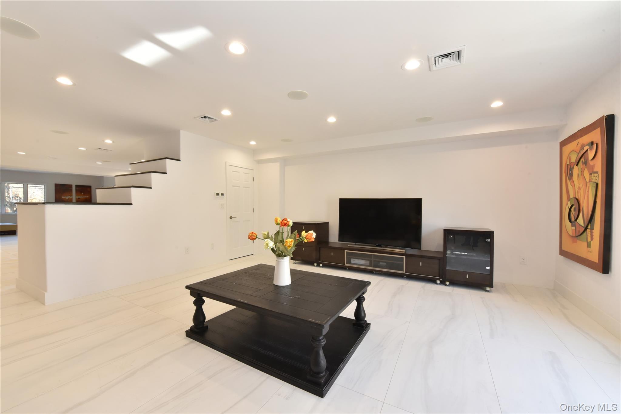 Single Family Midland Queens, NY 11432, MLS-941627-21