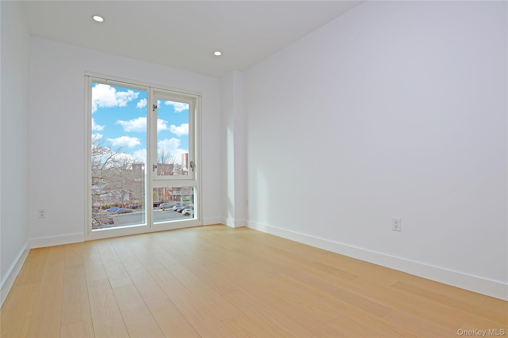 Condo Northern Bloulevard  Queens, NY 11354, MLS-941638-10
