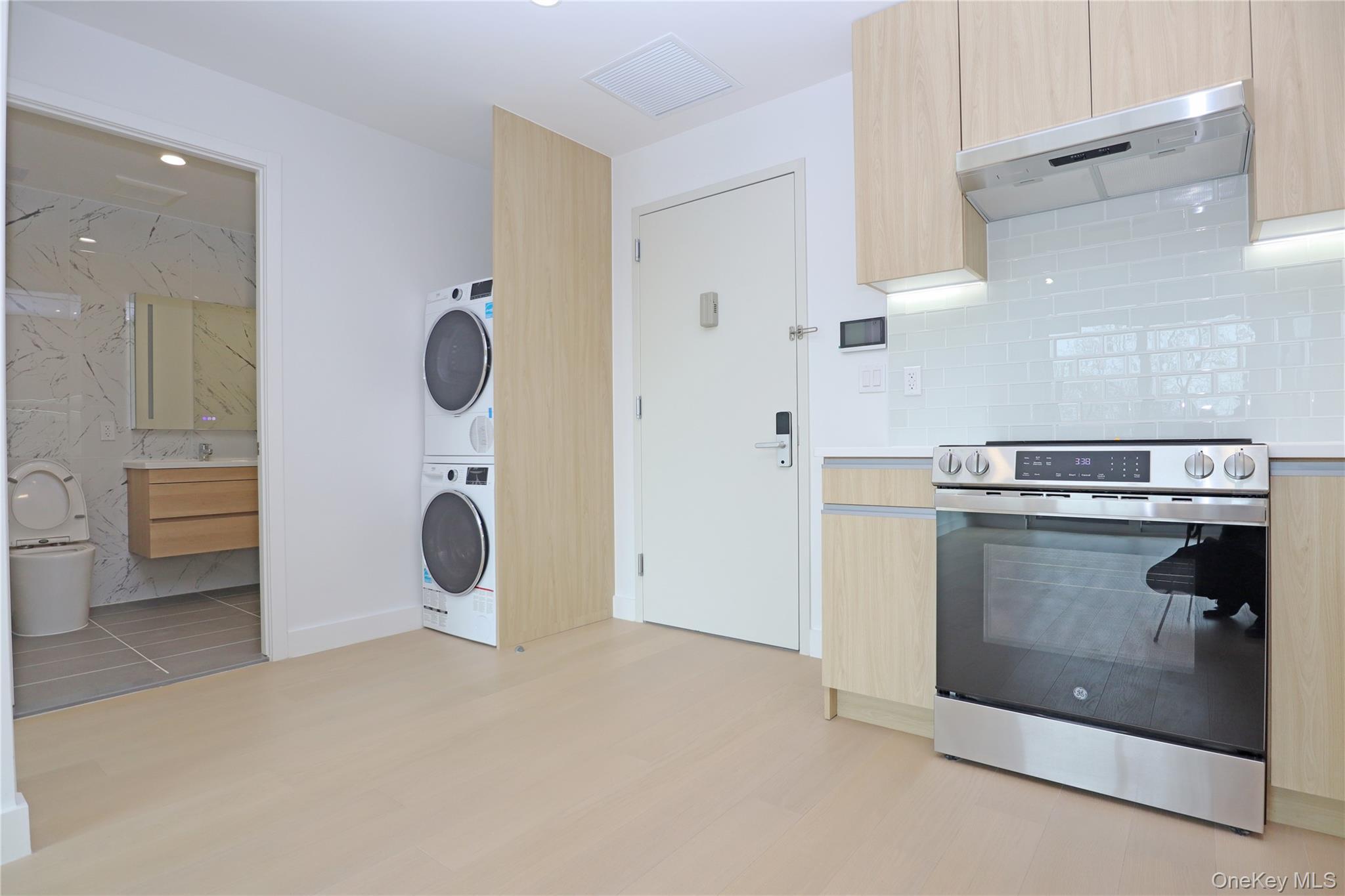 Condo Northern Bloulevard  Queens, NY 11354, MLS-941638-12