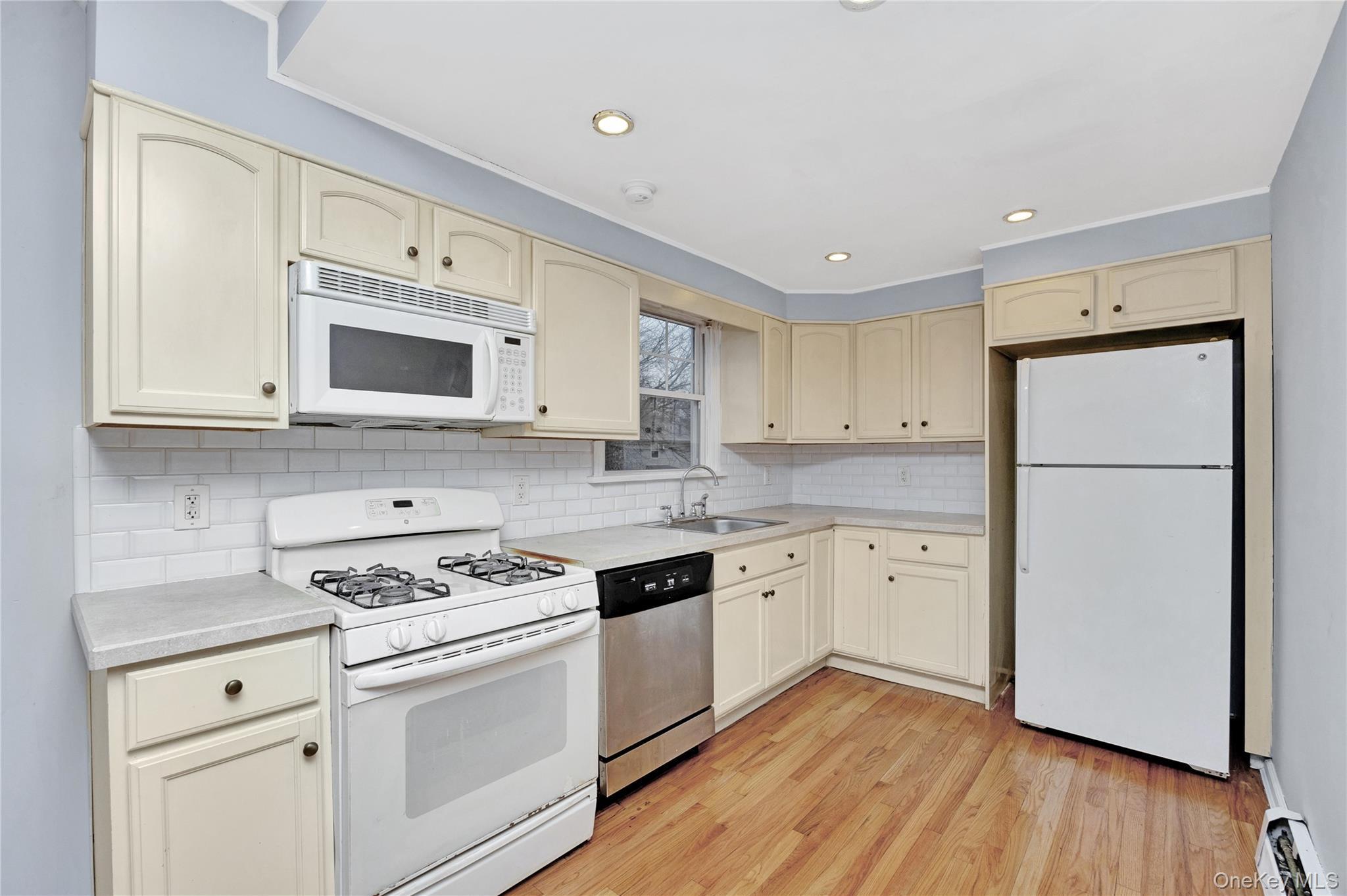 Single Family Brook Suffolk County, NY 11704, MLS-941642-26