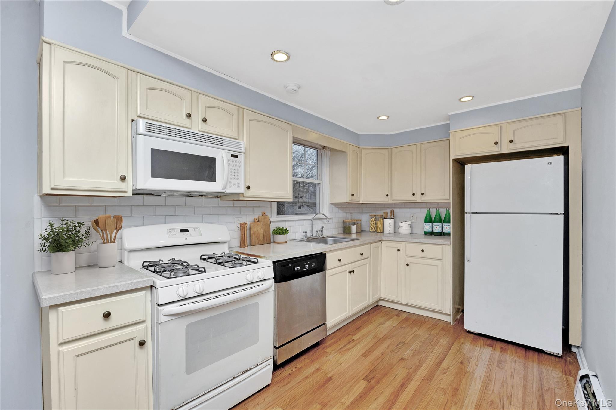 Single Family Brook Suffolk County, NY 11704, MLS-941642-27