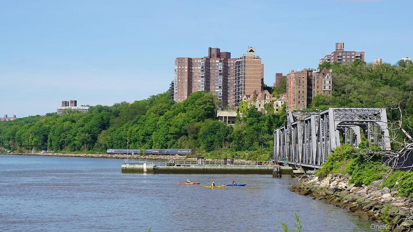 Coop Park Manhattan, NY 10034, MLS-941667-20