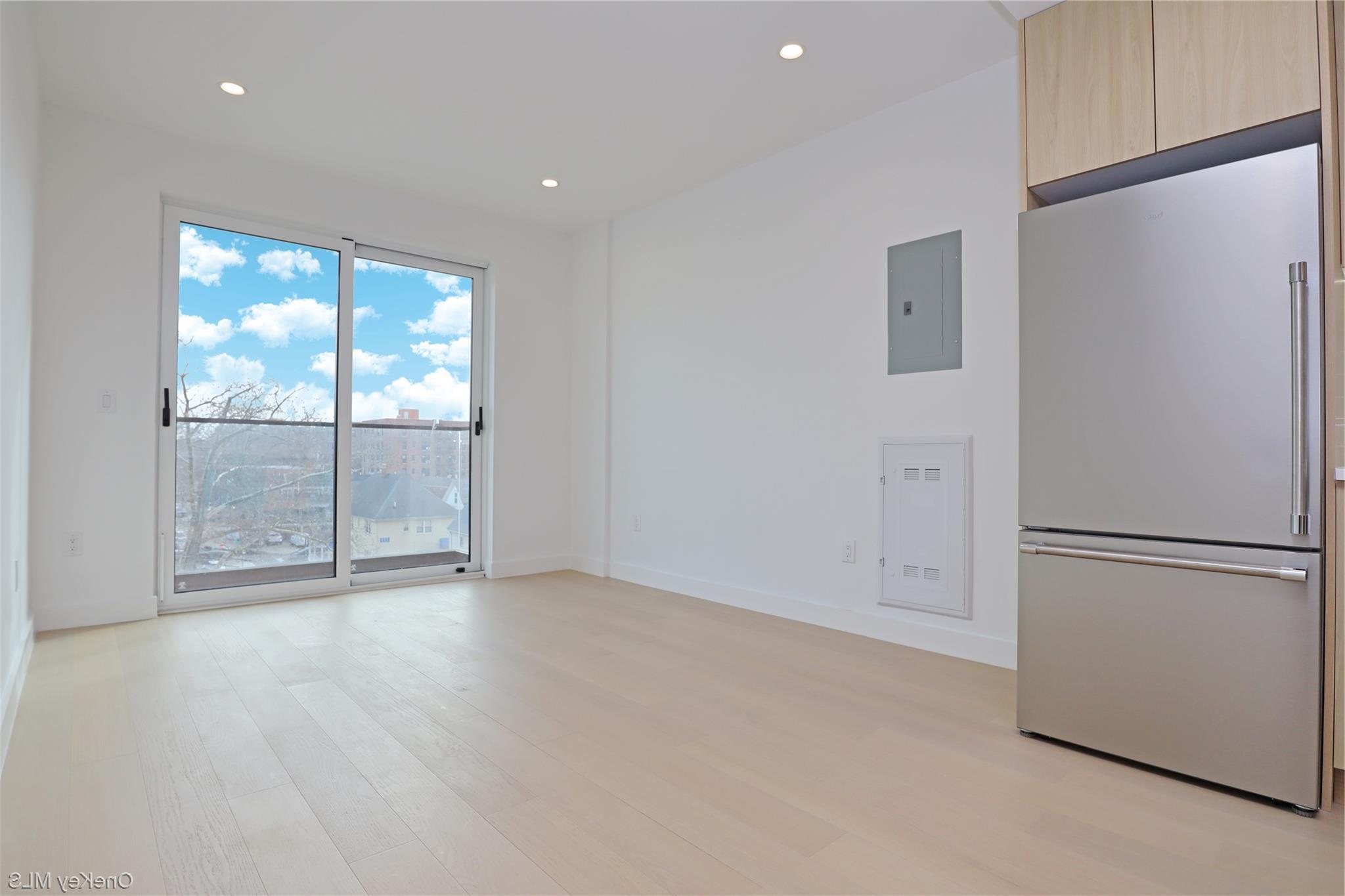 Condo Northern Bloulevard  Queens, NY 11354, MLS-941677-11