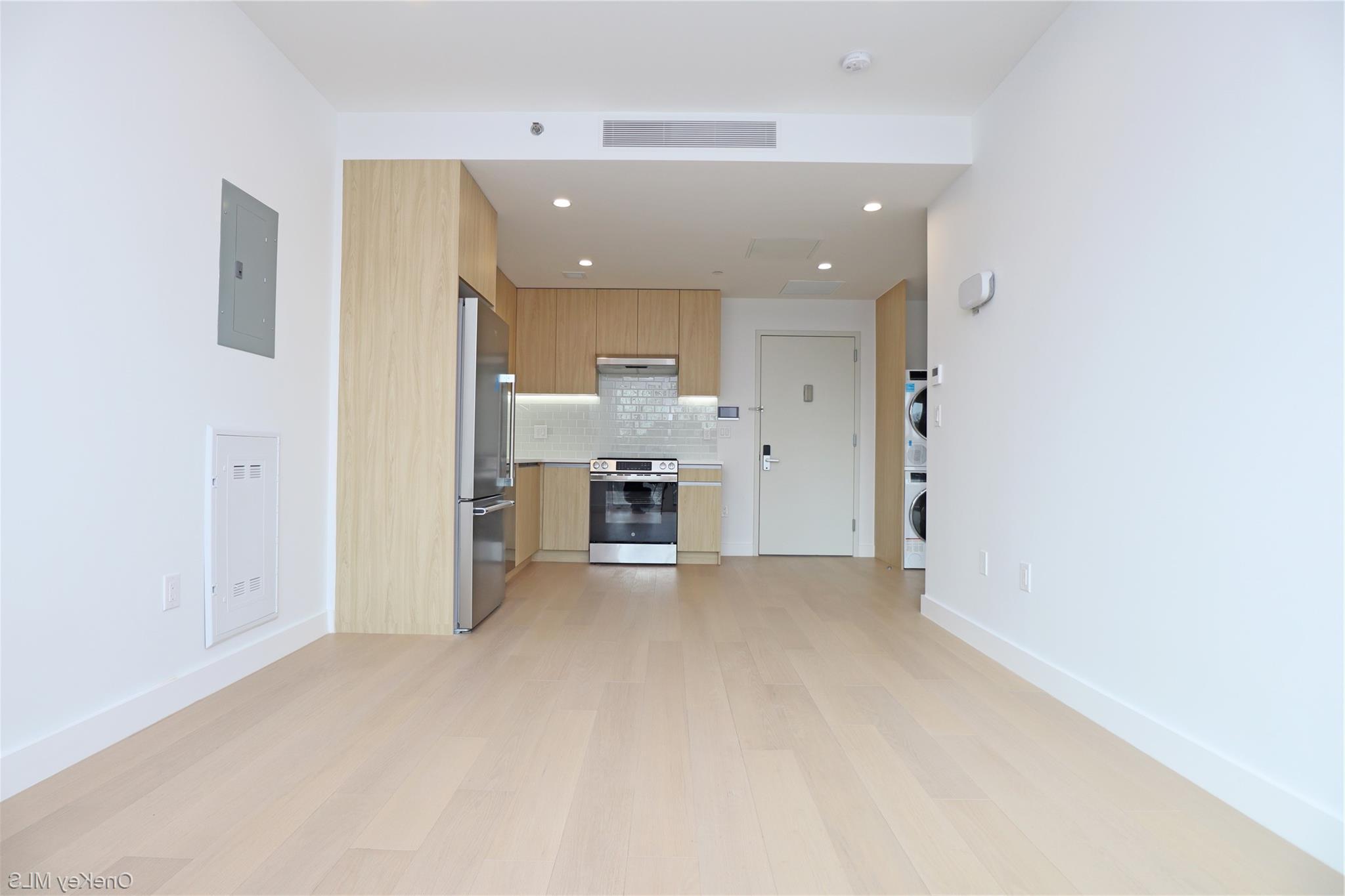 Condo Northern Bloulevard  Queens, NY 11354, MLS-941677-13