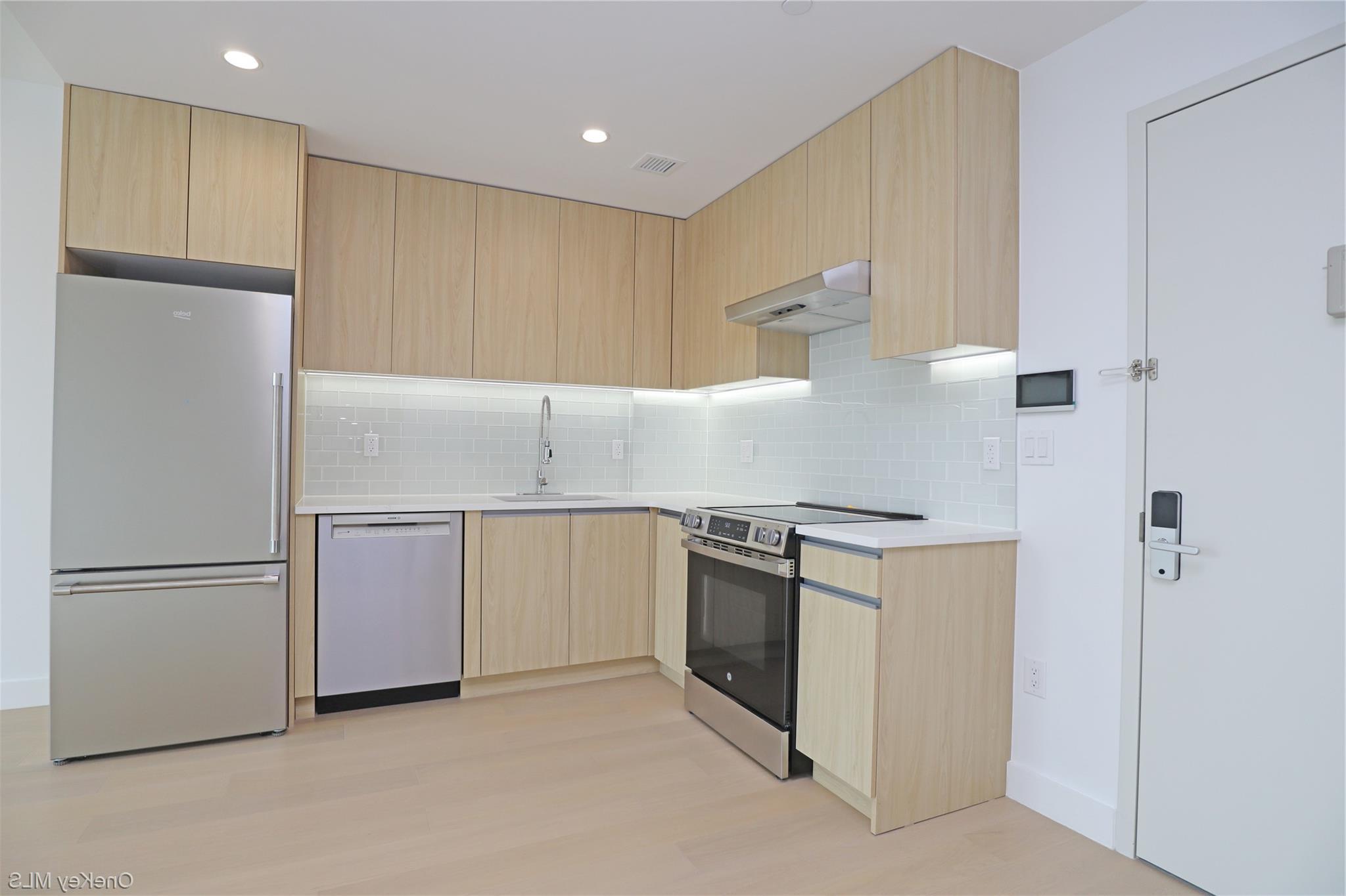 Condo Northern Bloulevard  Queens, NY 11354, MLS-941677-8