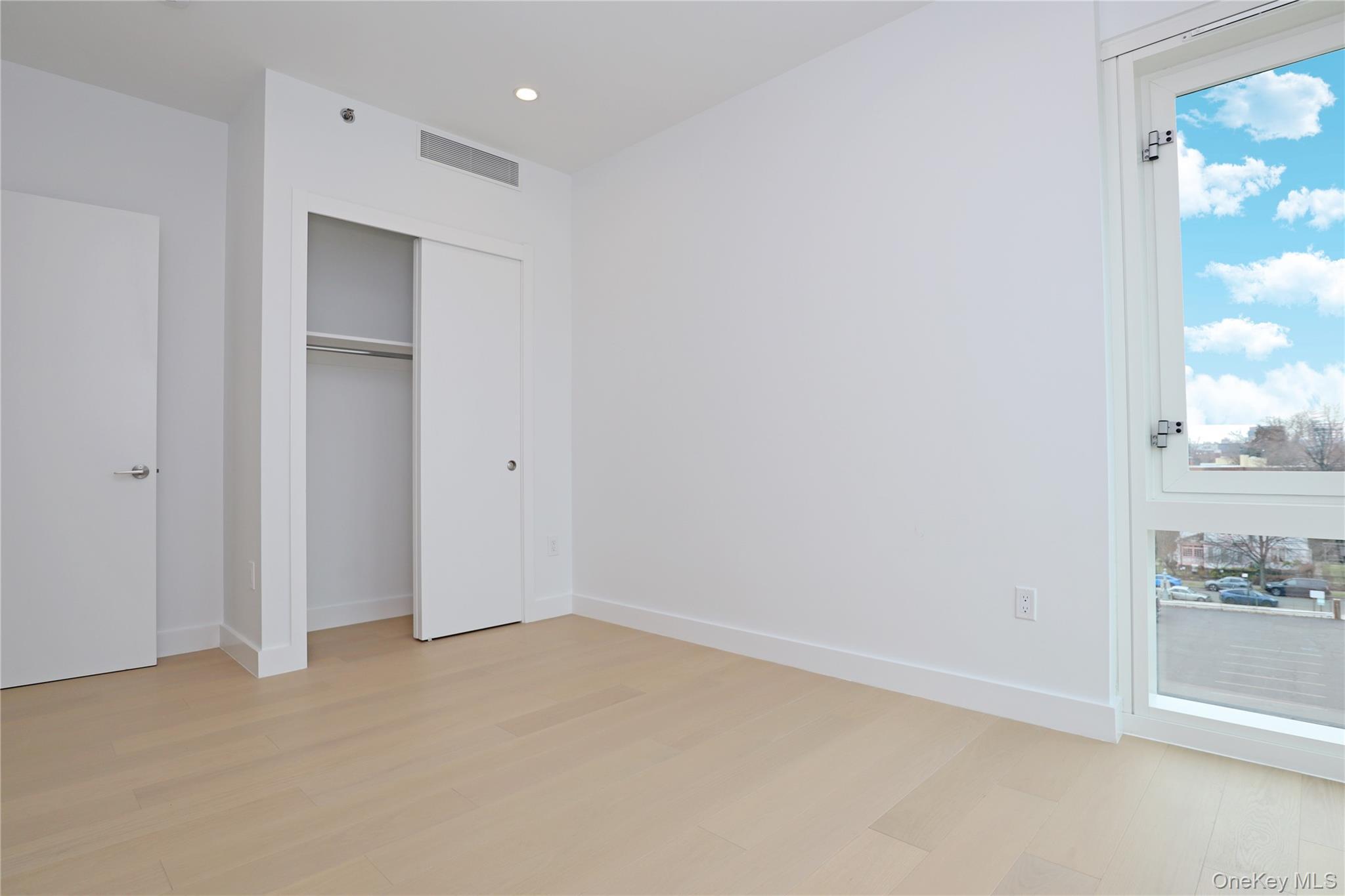 Condo Northern Bloulevard  Queens, NY 11354, MLS-941719-10