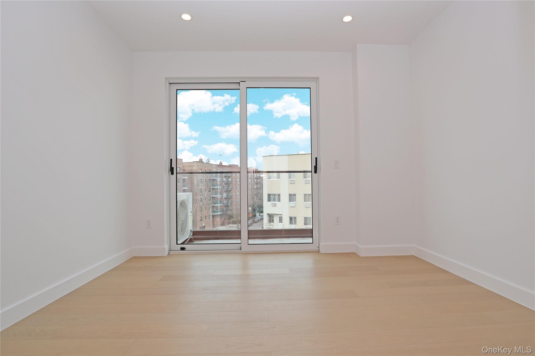 Condo Northern Bloulevard  Queens, NY 11354, MLS-941719-17