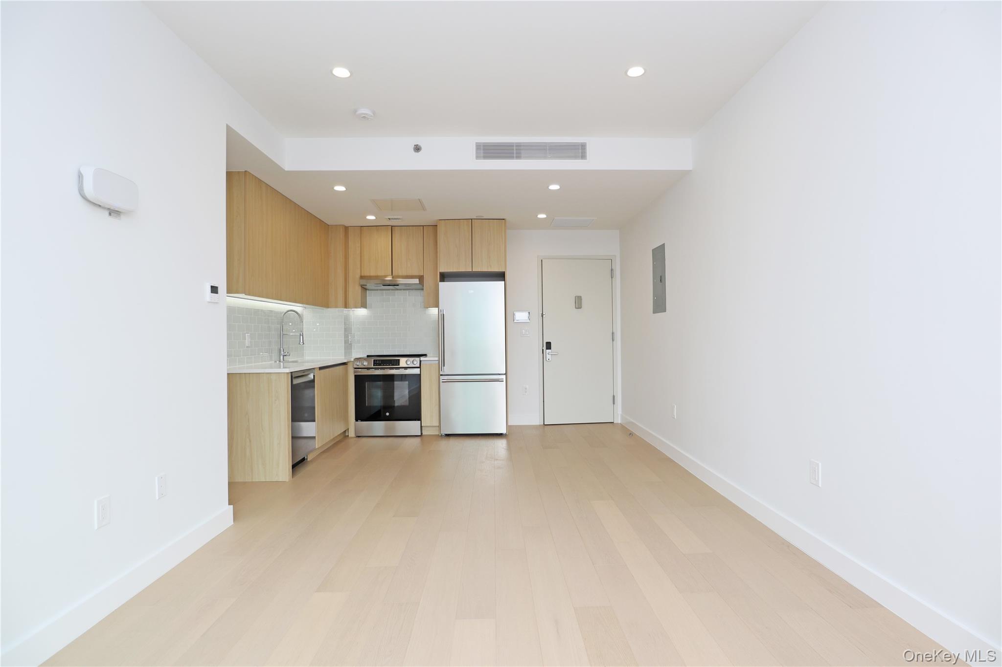 Condo Northern Bloulevard  Queens, NY 11354, MLS-941719-18