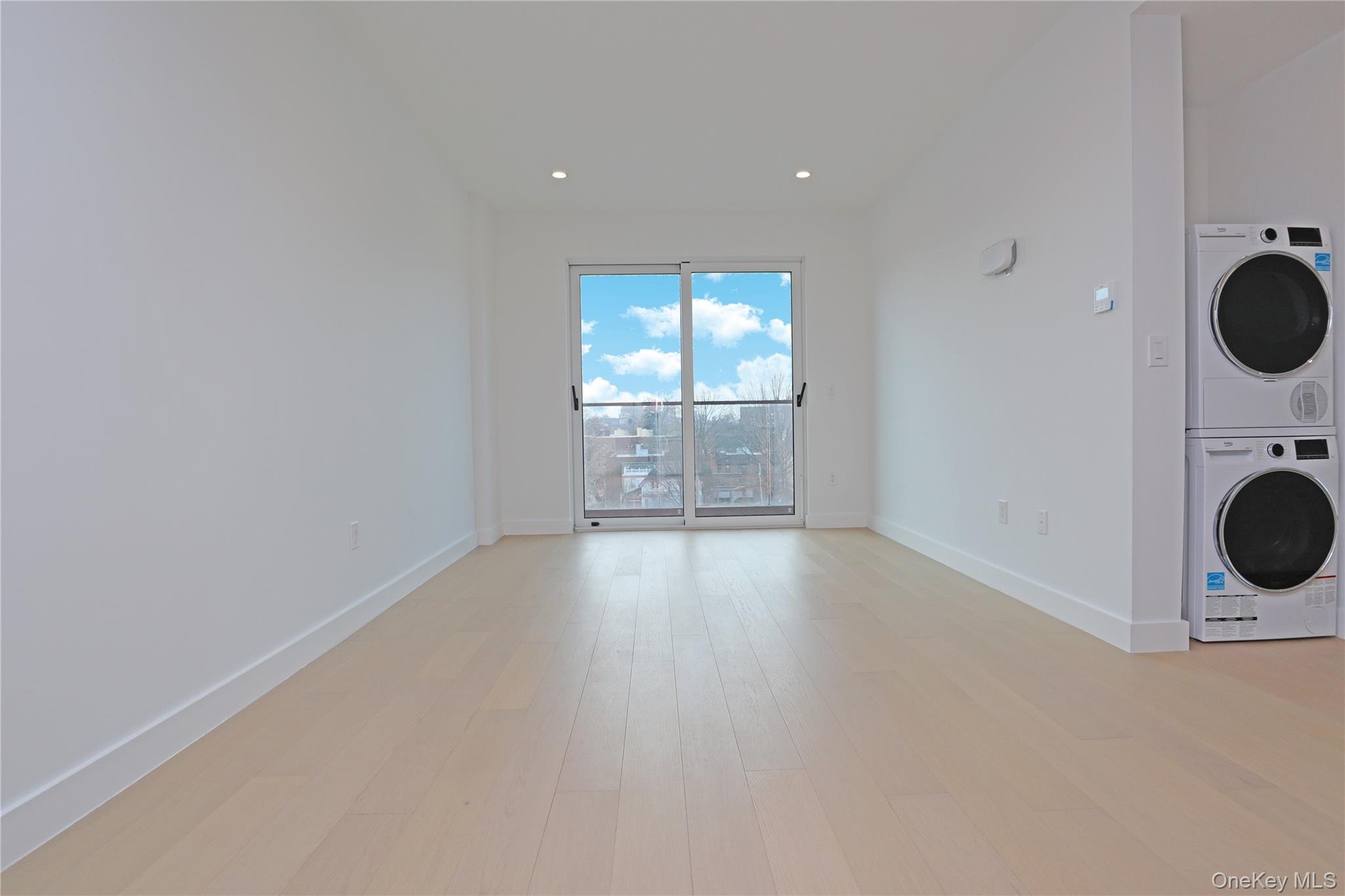 Condo Northern Bloulevard  Queens, NY 11354, MLS-941719-19