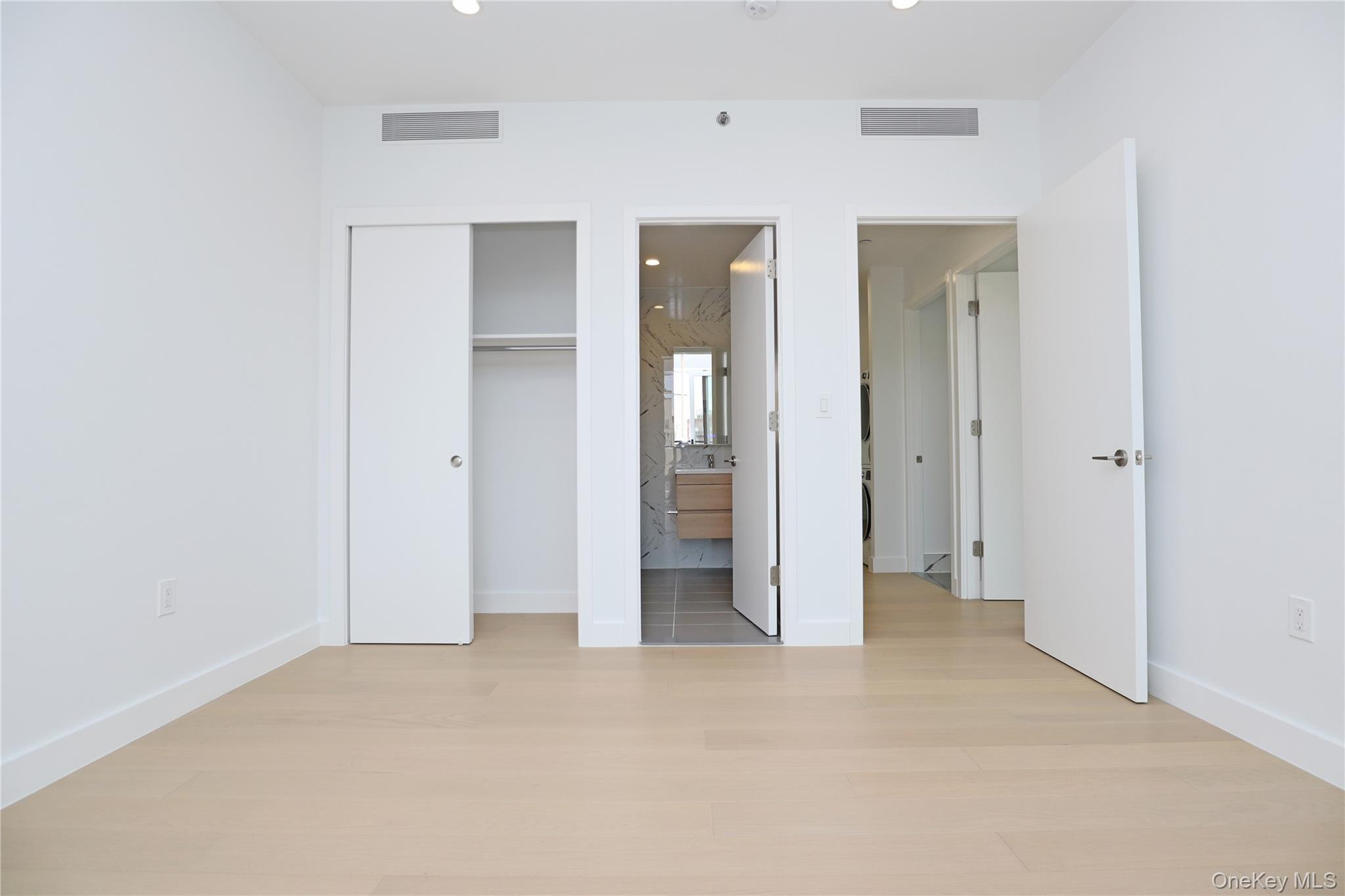 Condo Northern Bloulevard  Queens, NY 11354, MLS-941719-21