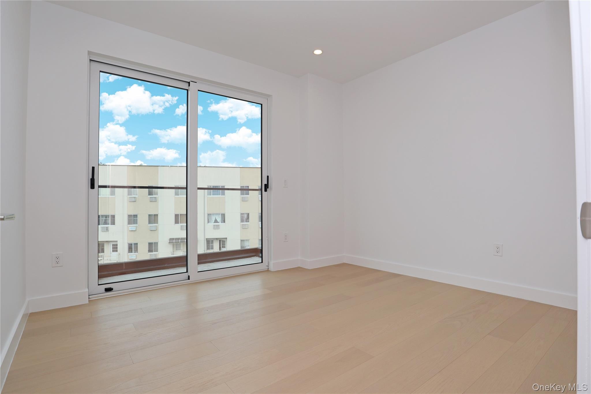 Condo Northern Bloulevard  Queens, NY 11354, MLS-941719-22