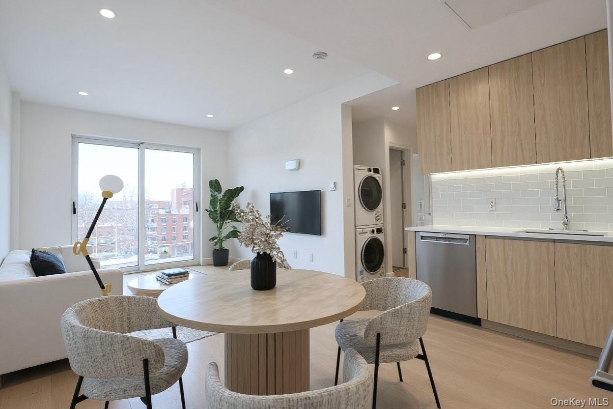 Condo Northern Bloulevard  Queens, NY 11354, MLS-941719-5