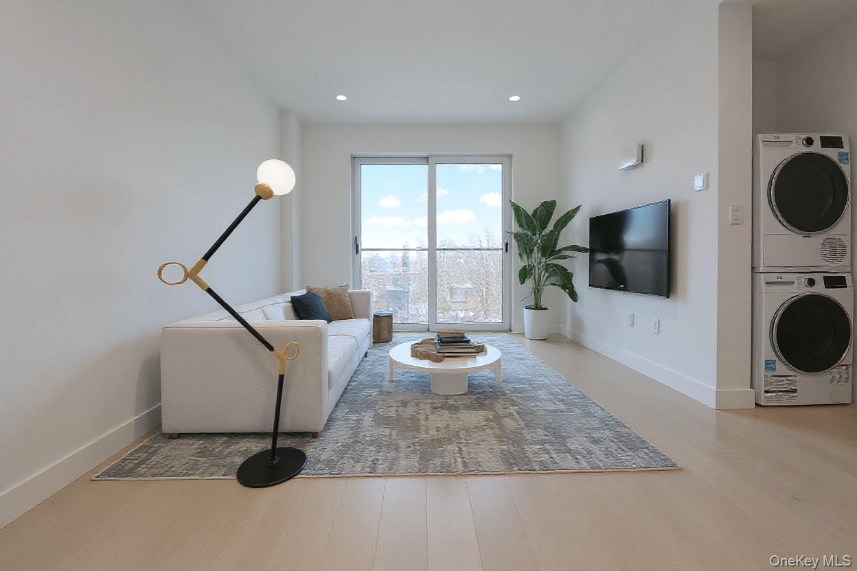 Condo Northern Bloulevard  Queens, NY 11354, MLS-941719-8