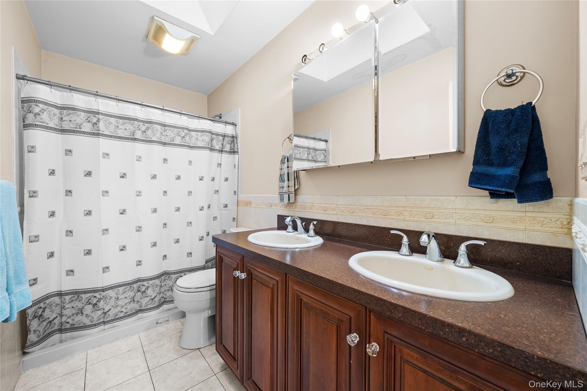 Single Family Grand Nassau County, NY 11510, MLS-941738-25