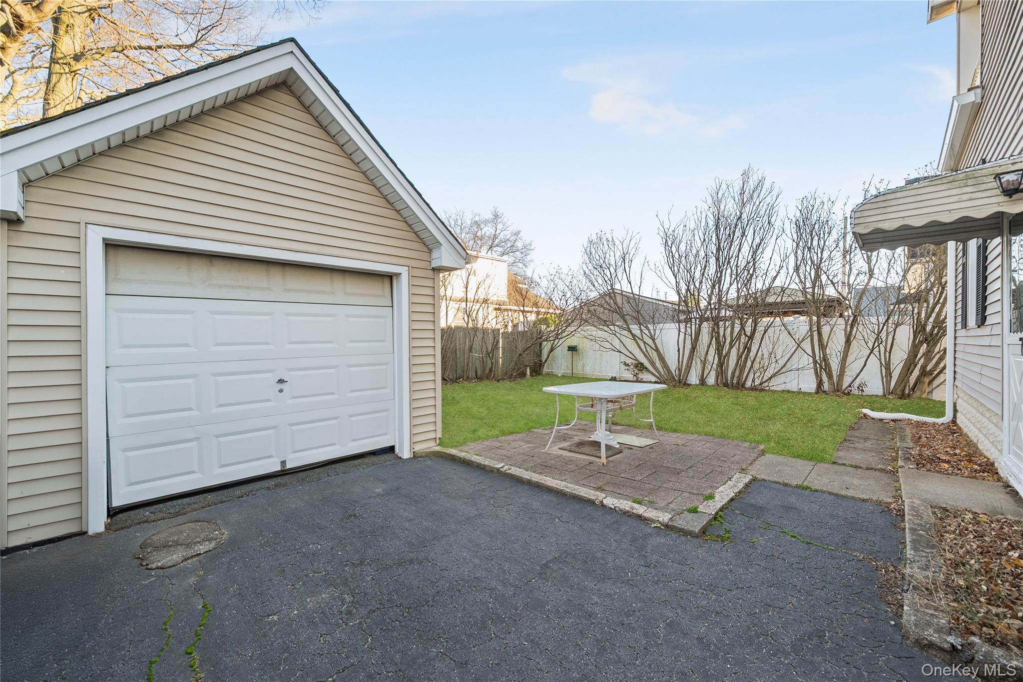 Single Family Grand Nassau County, NY 11510, MLS-941738-28