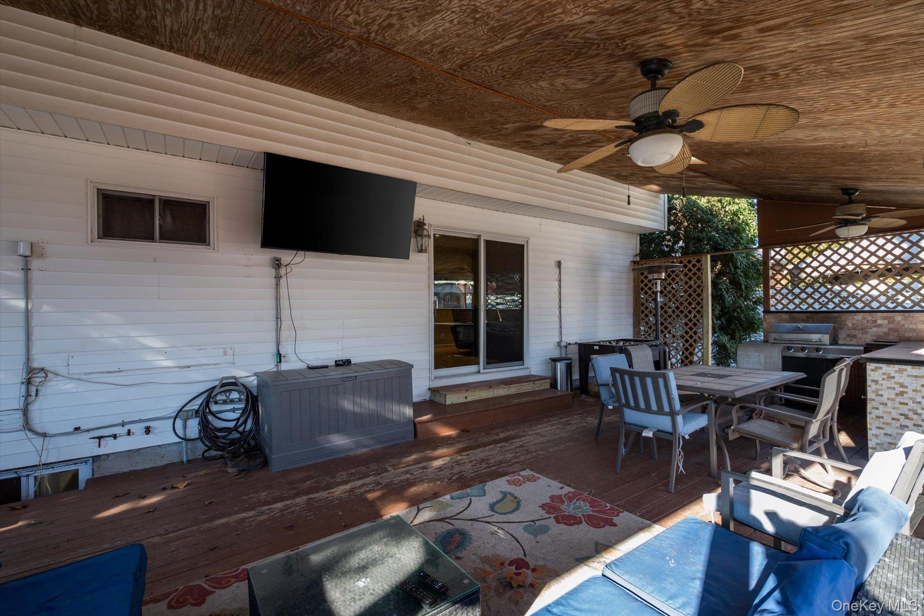 Single Family Valentine Suffolk County, NY 11743, MLS-941755-29