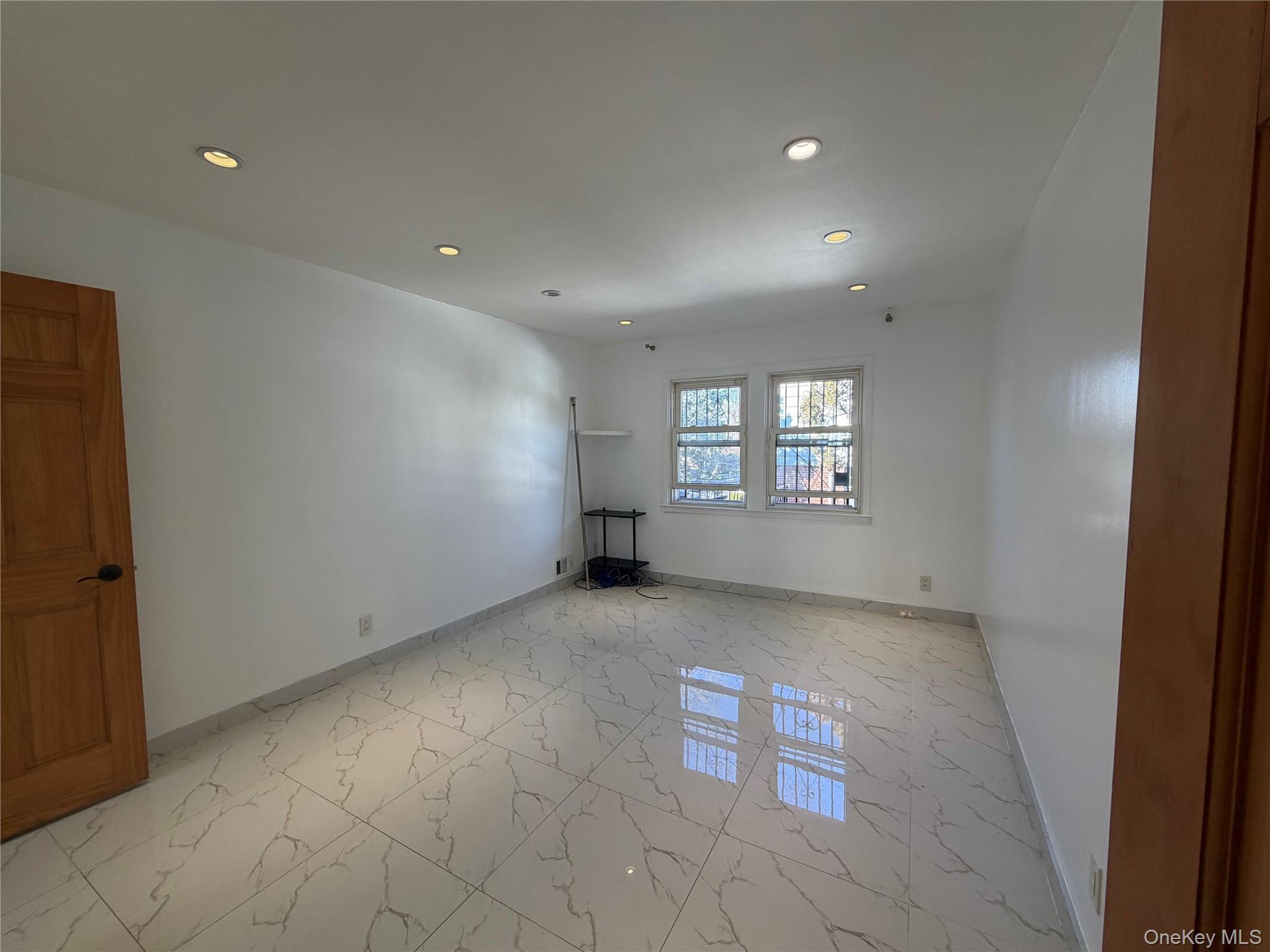 Single Family 59th  Queens, NY 11364, MLS-941756-10