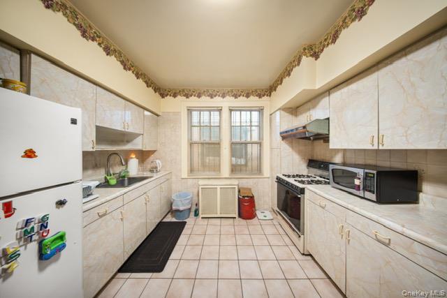 Single Family Gleane  Queens, NY 11373, MLS-941769-10