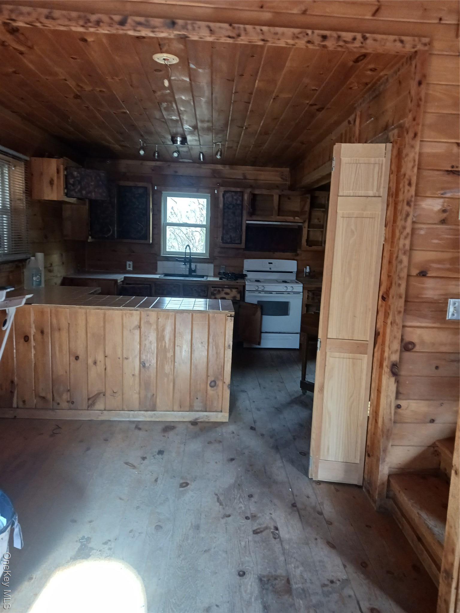 Single Family Cinnamon Lane Out Of Area, NY 12093, MLS-941792-4