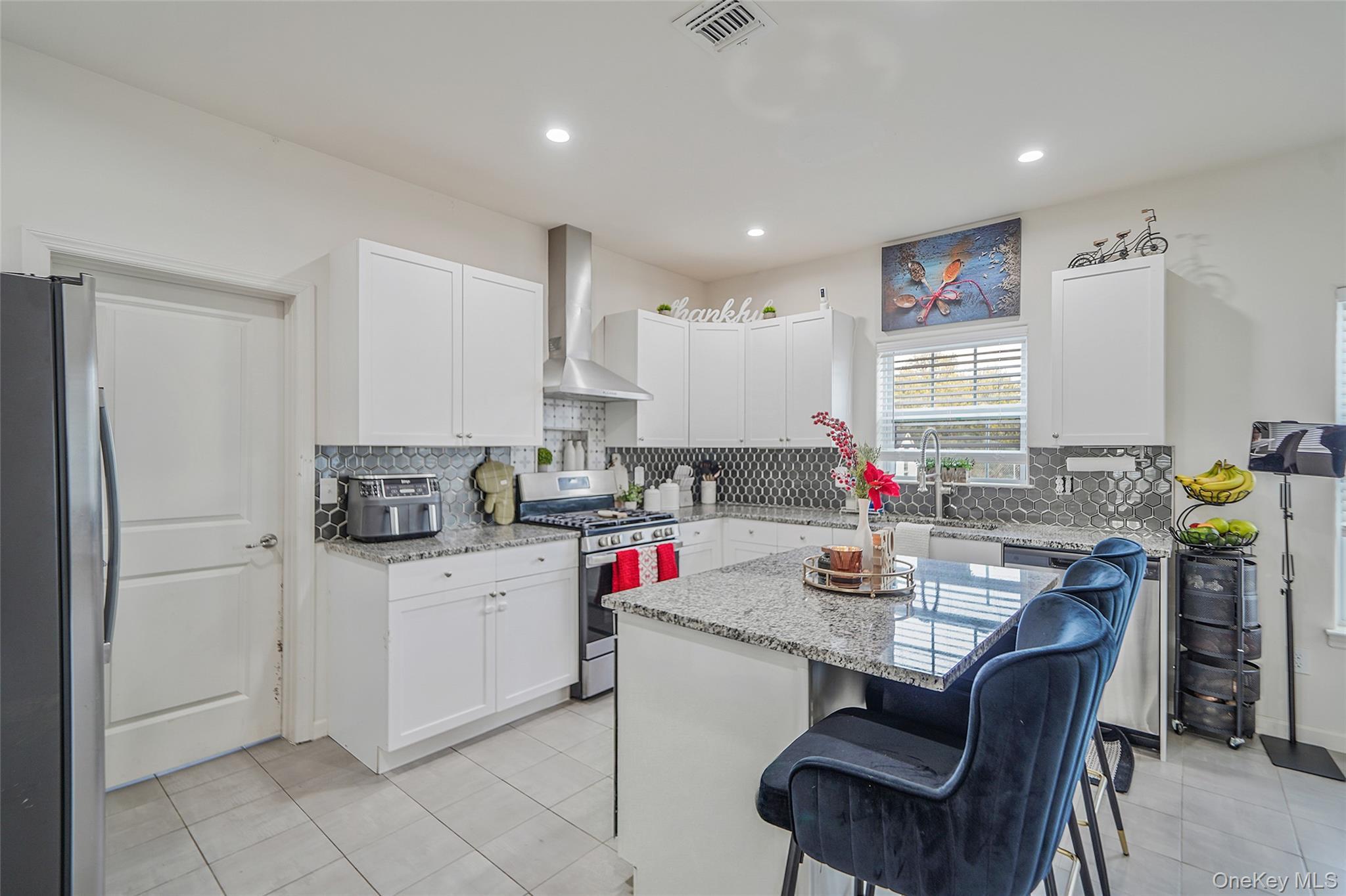 Single Family Pondview  Suffolk County, NY 11967, MLS-941803-16