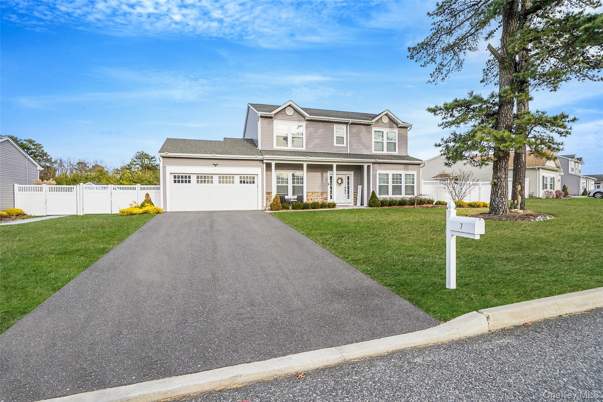 Single Family Pondview  Suffolk County, NY 11967, MLS-941803-44