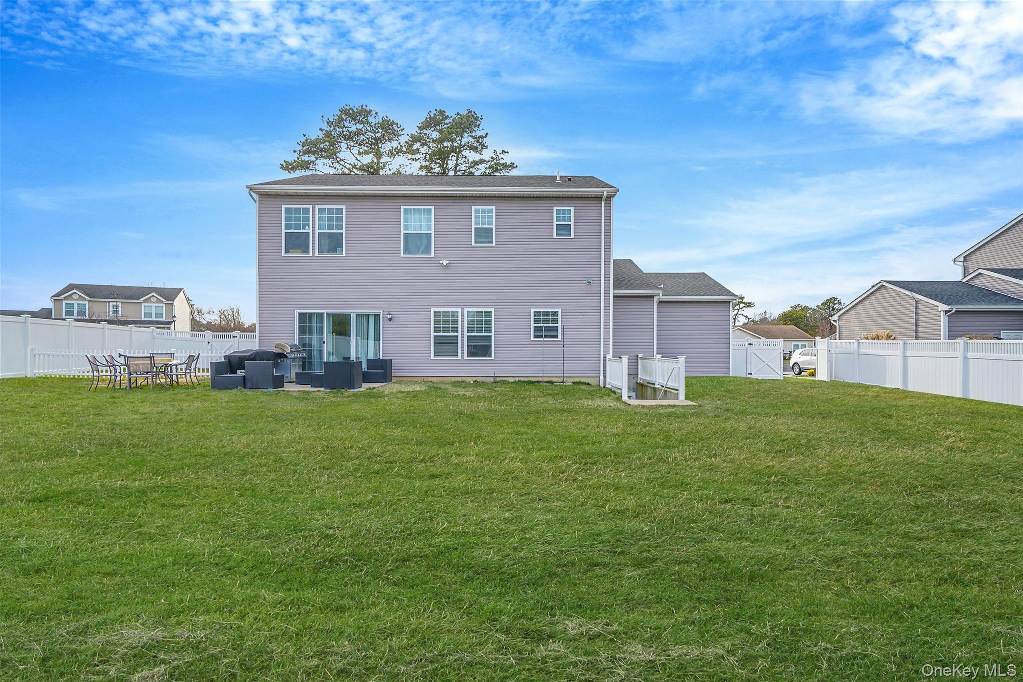 Single Family Pondview  Suffolk County, NY 11967, MLS-941803-5