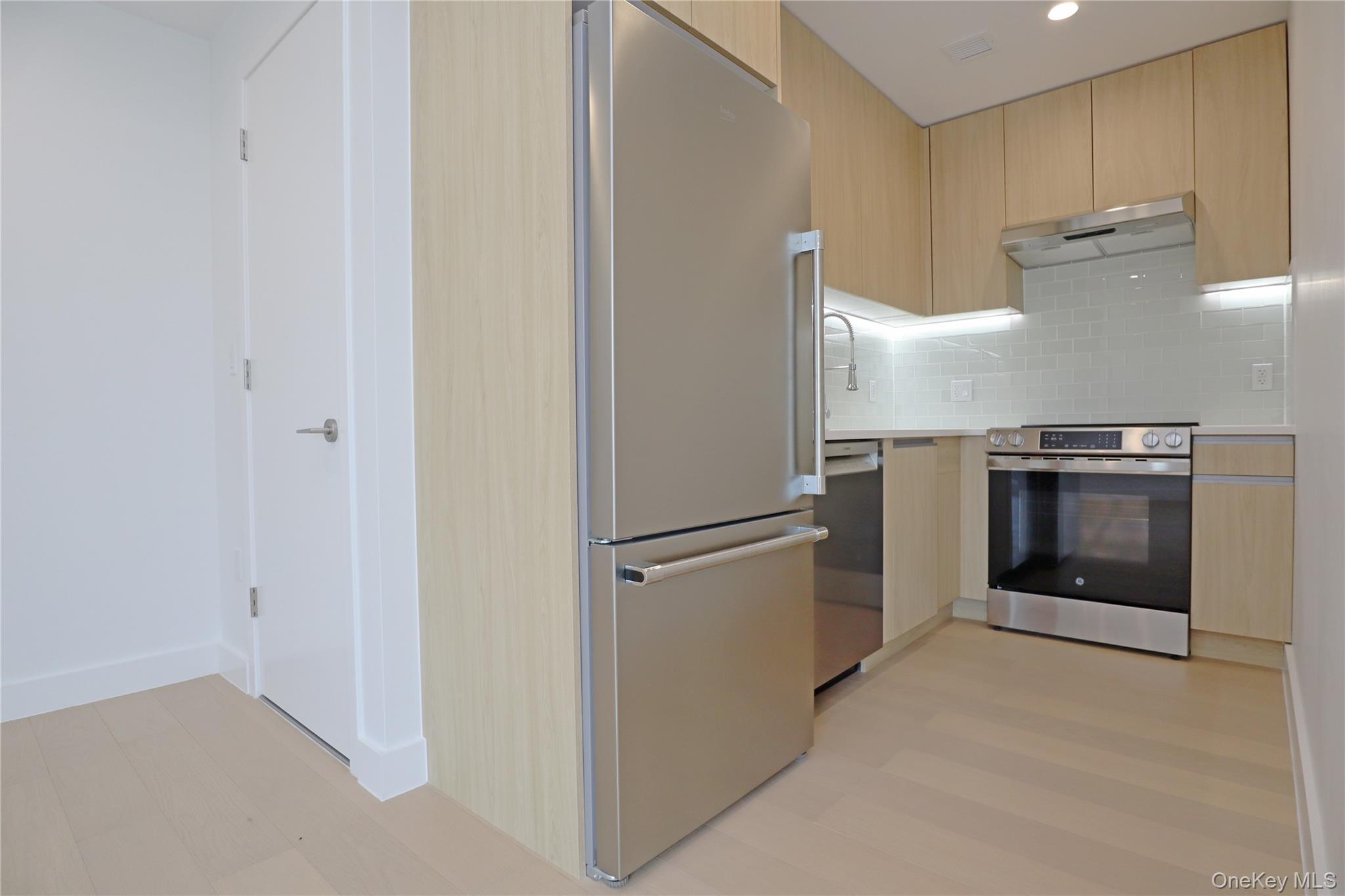 Condo Northern  Queens, NY 11354, MLS-941808-10