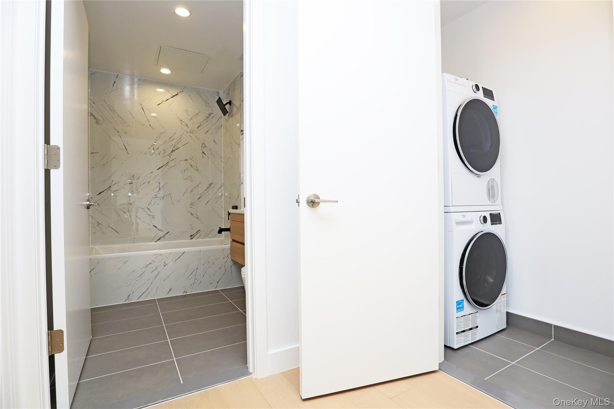 Condo Northern  Queens, NY 11354, MLS-941808-16