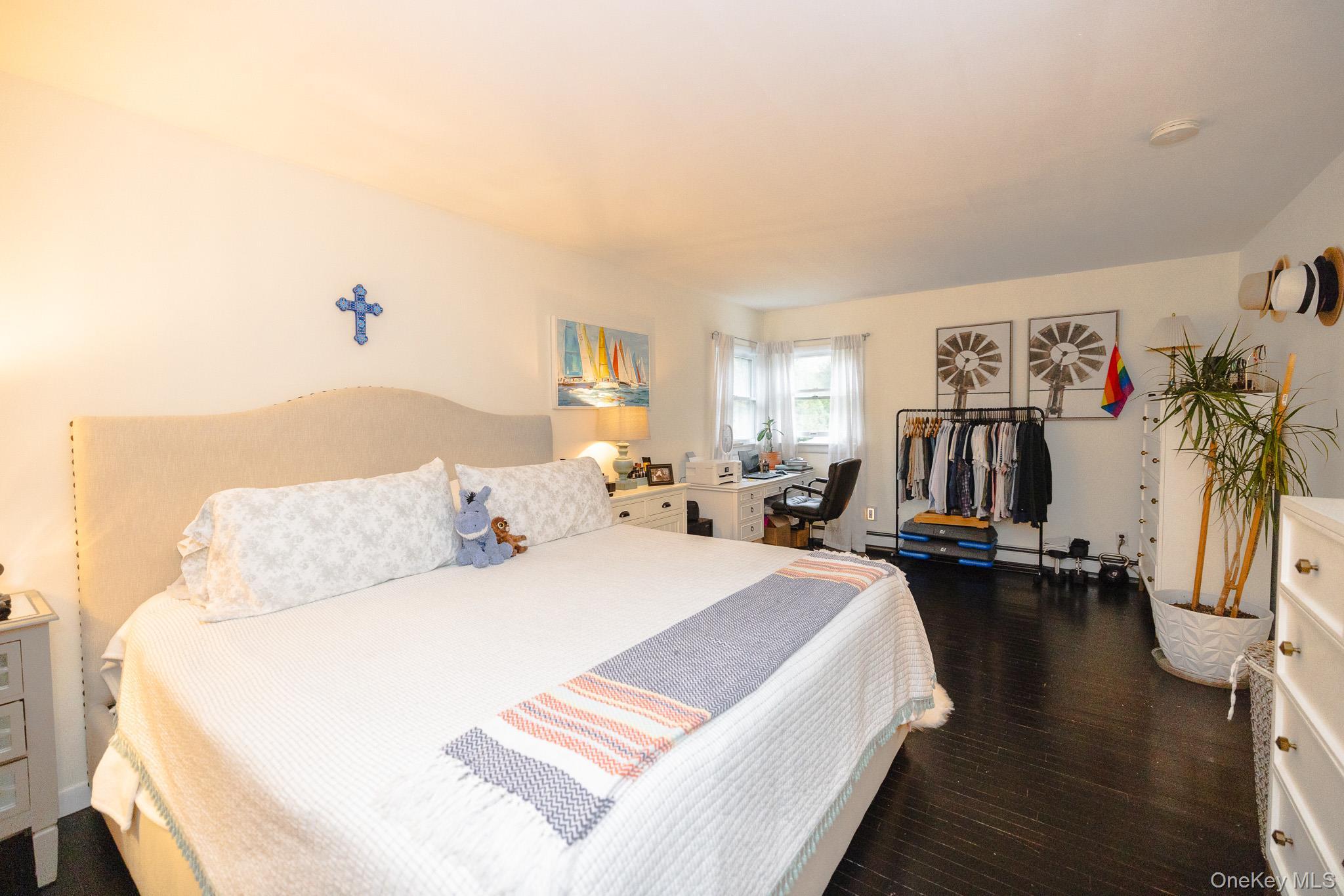 Single Family Kings Drive Suffolk County, NY 11901, MLS-941812-14