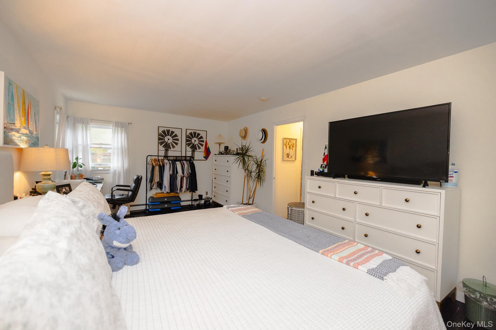 Single Family Kings Drive Suffolk County, NY 11901, MLS-941812-15
