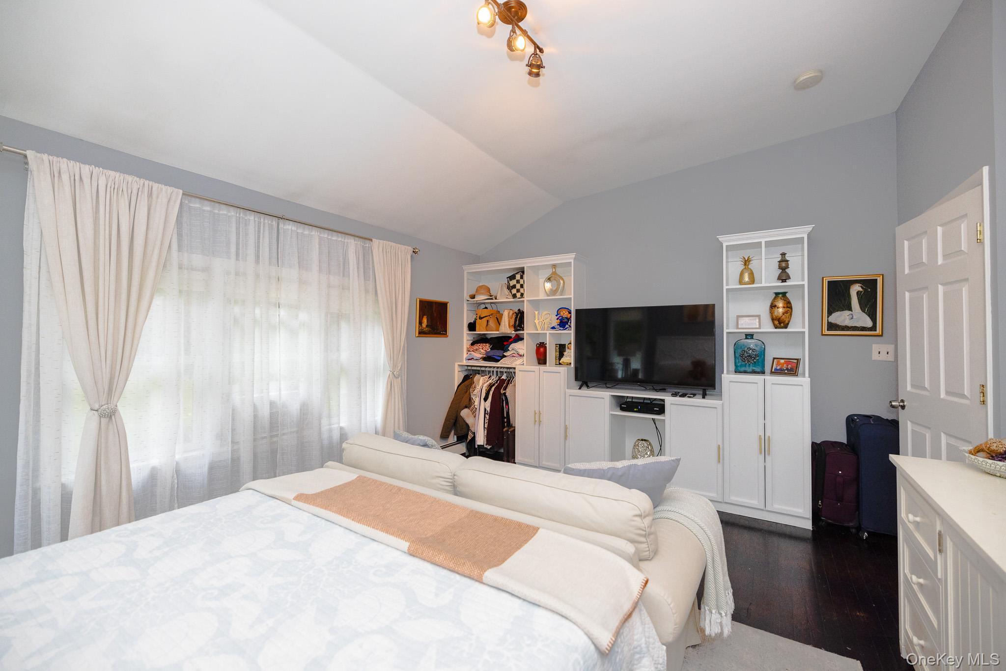 Single Family Kings Drive Suffolk County, NY 11901, MLS-941812-19