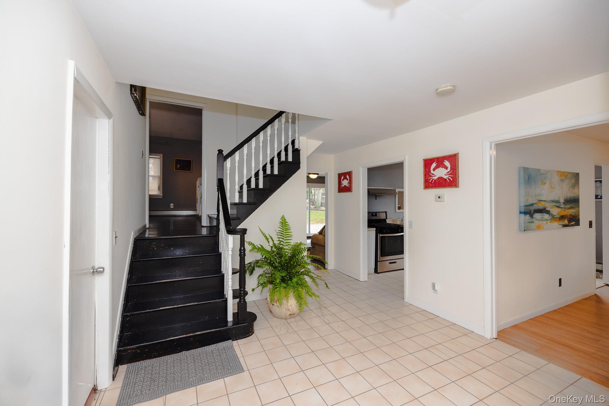 Single Family Kings Drive Suffolk County, NY 11901, MLS-941812-29