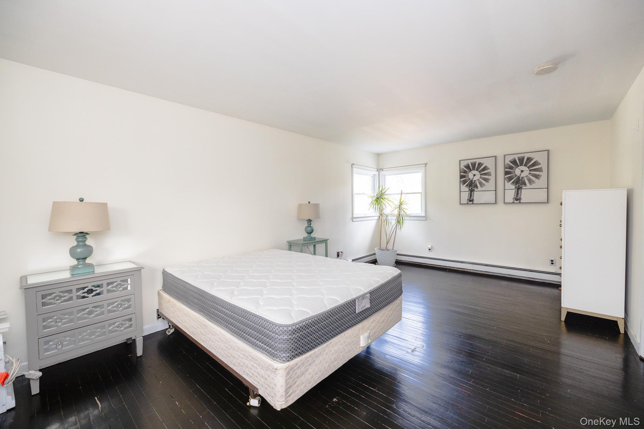 Single Family Kings Drive Suffolk County, NY 11901, MLS-941812-36