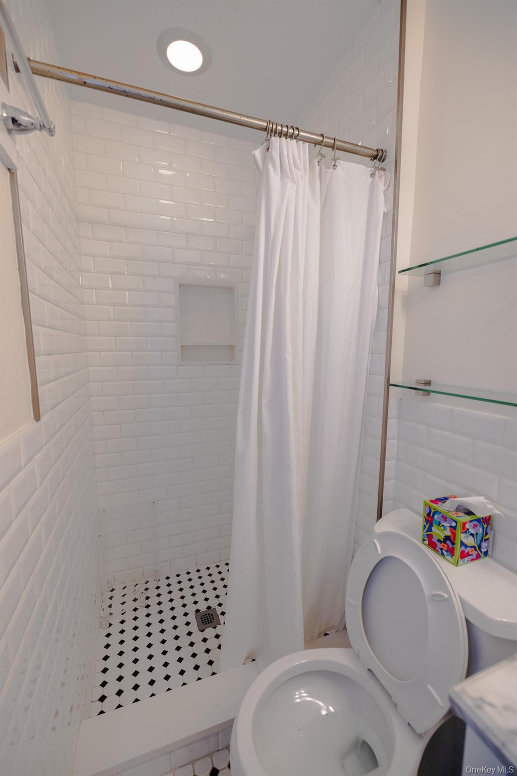 Single Family Kings Drive Suffolk County, NY 11901, MLS-941812-38