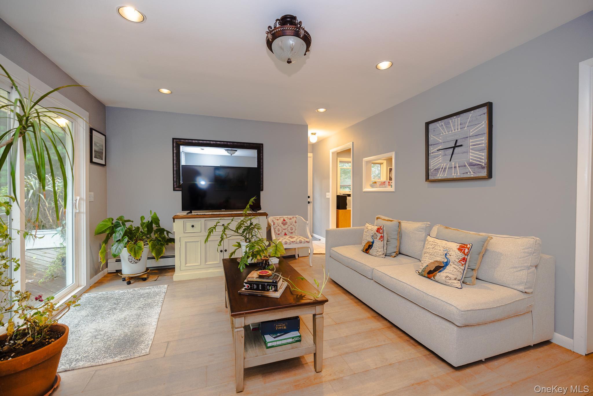 Single Family Kings Drive Suffolk County, NY 11901, MLS-941812-6