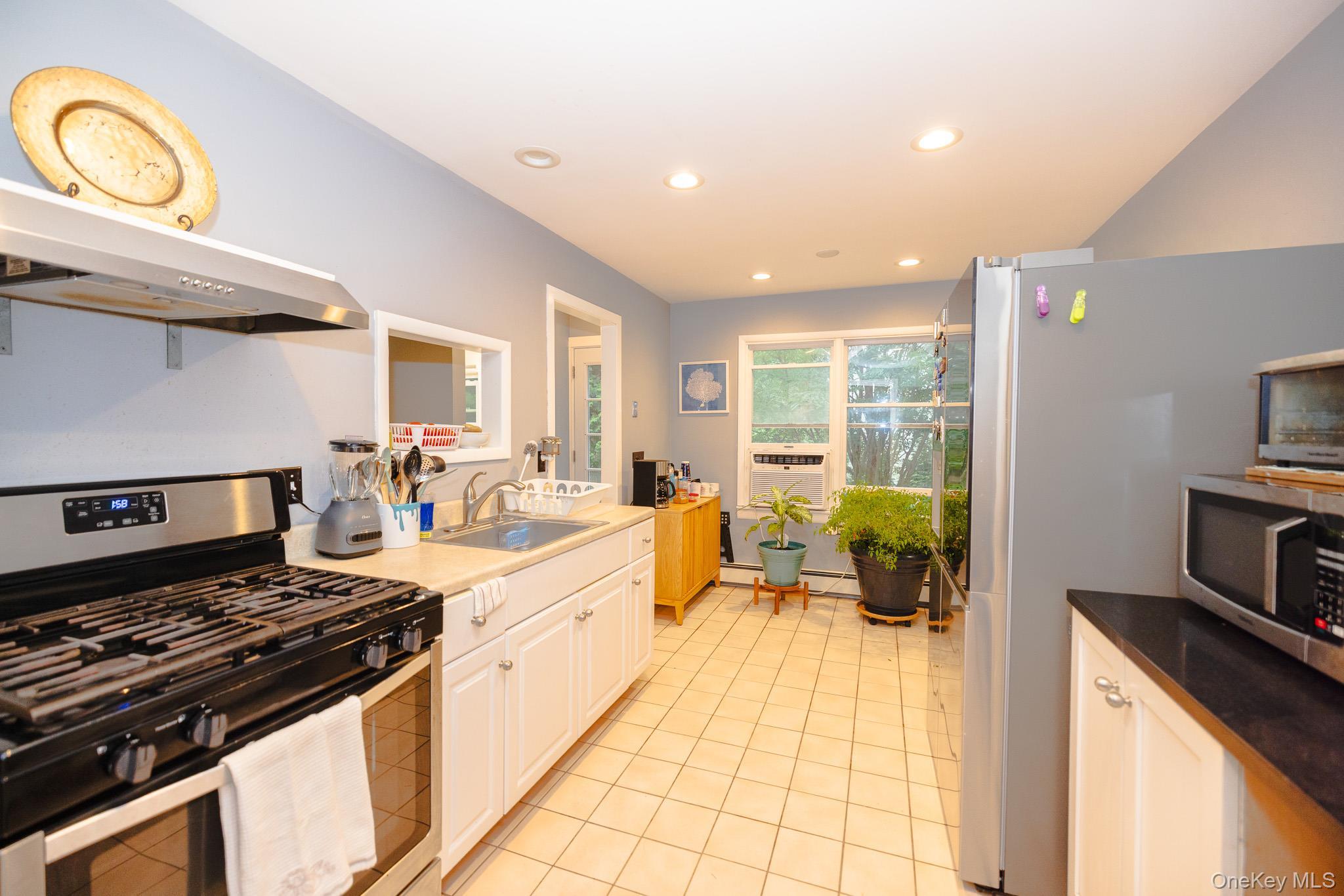 Single Family Kings Drive Suffolk County, NY 11901, MLS-941812-9
