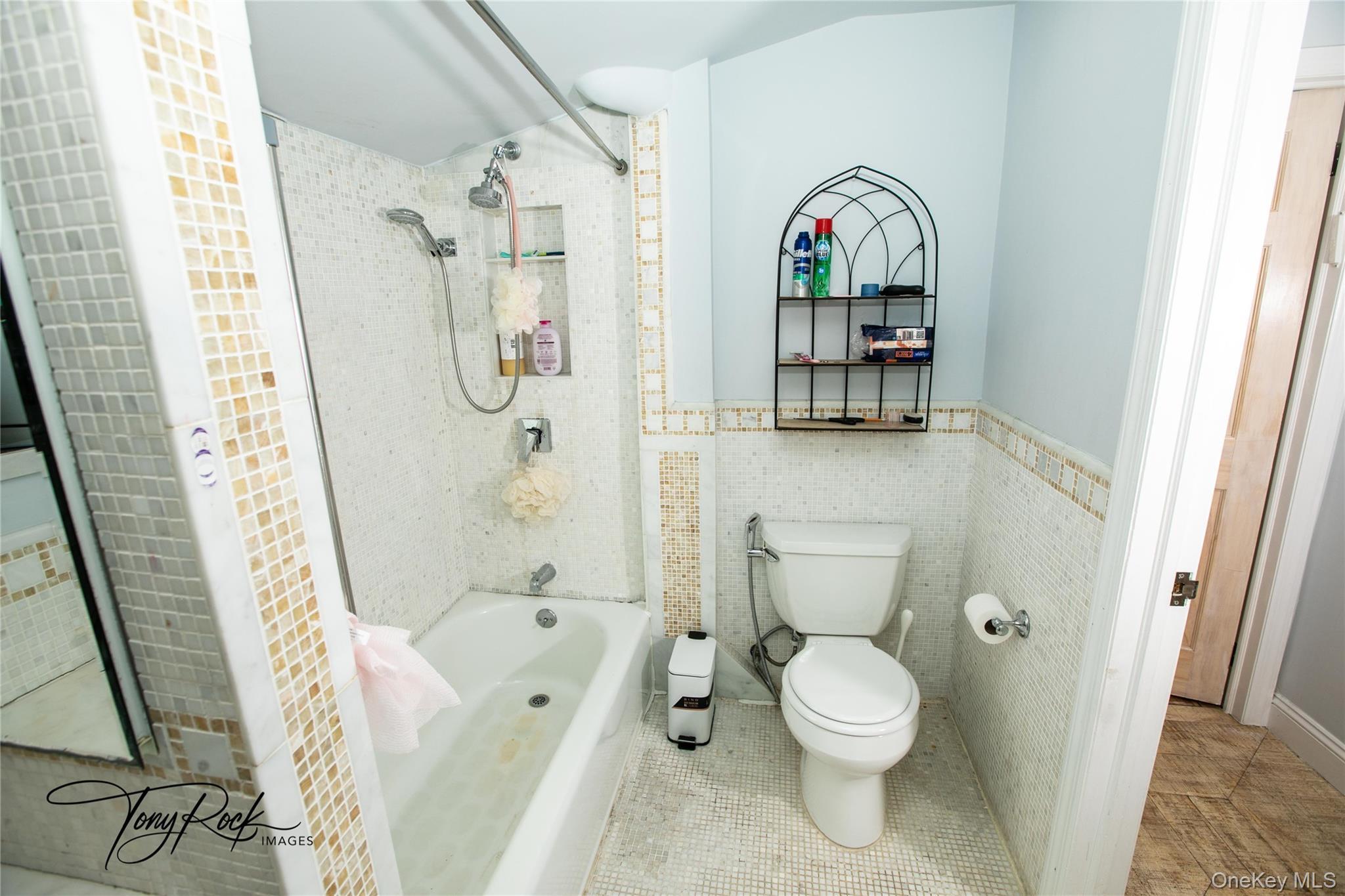 Single Family Glamford Nassau County, NY 11050, MLS-941813-12