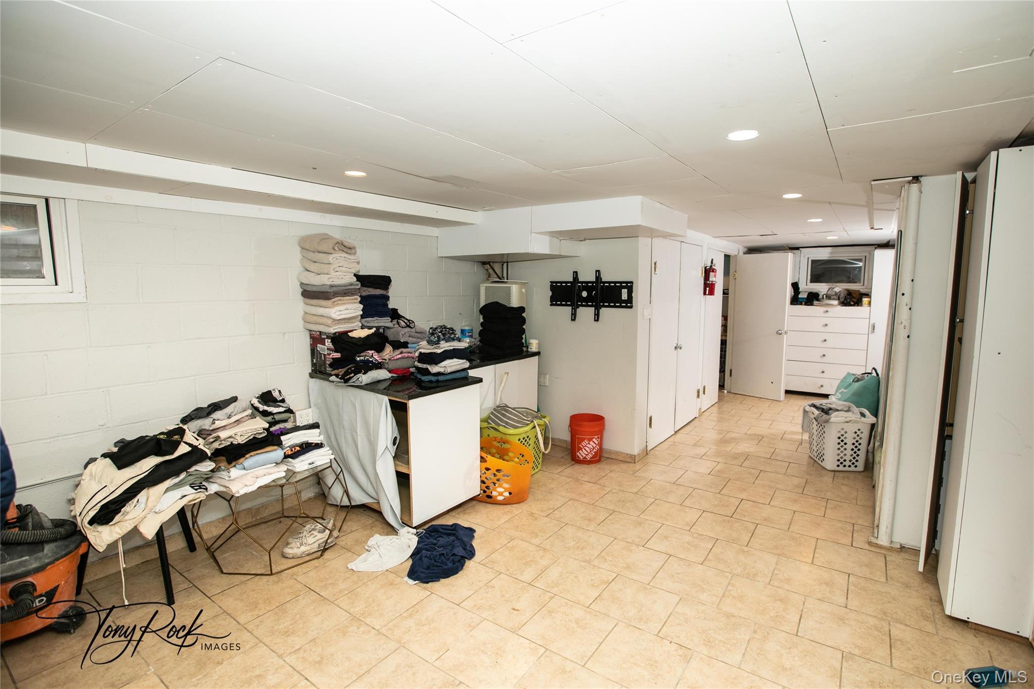 Single Family Glamford Nassau County, NY 11050, MLS-941813-14