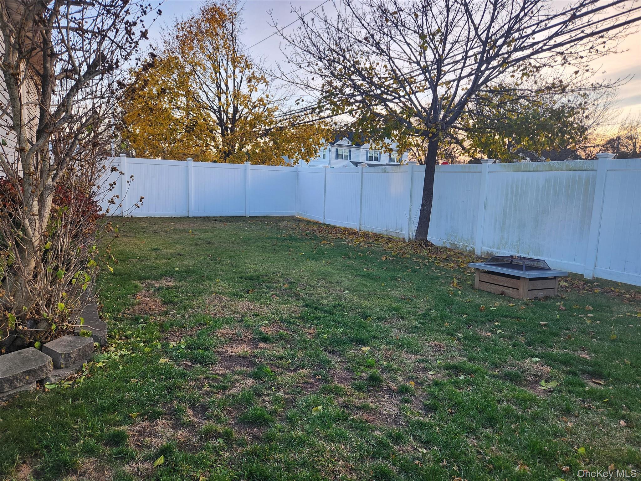 Single Family 3rd Suffolk County, NY 11704, MLS-941834-16