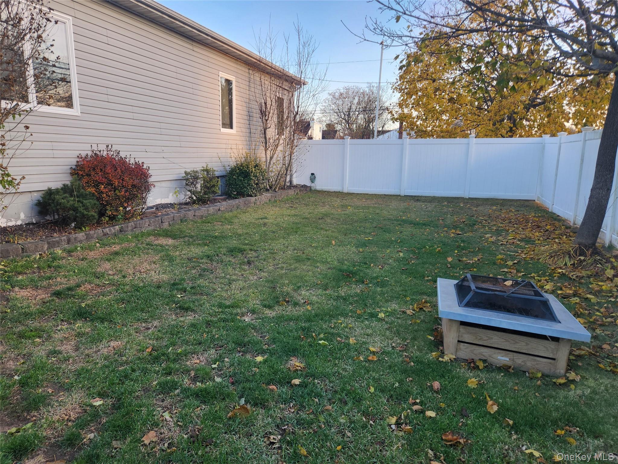 Single Family 3rd Suffolk County, NY 11704, MLS-941834-17