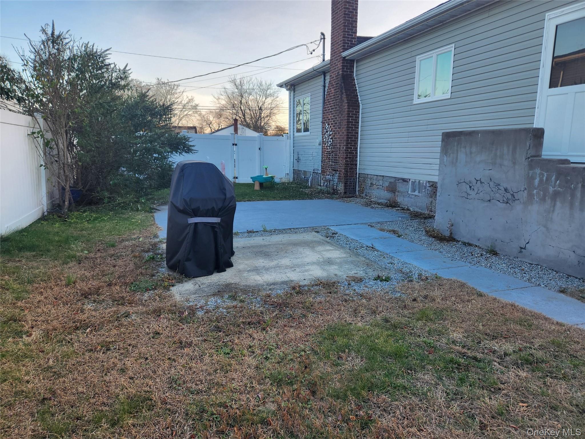 Single Family 3rd Suffolk County, NY 11704, MLS-941834-19